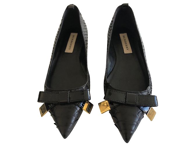Burberry Python Skin Flats Schwarz Exotisches Leder