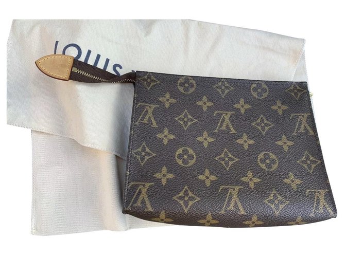 Louis Vuitton Clutch bags Brown Cloth  ref.180169