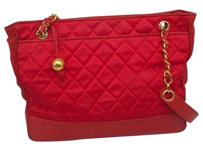 Chanel Handtaschen Rot Seide  ref.180348