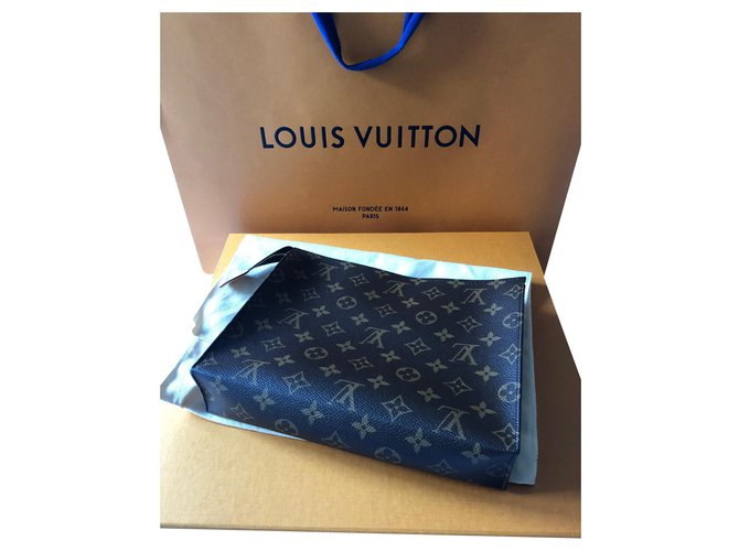 Louis Vuitton Articoli da toeletta LV 26 Marrone  ref.180450