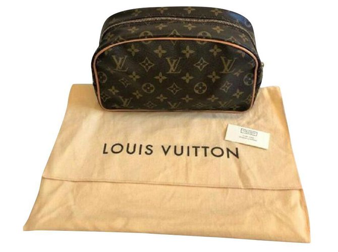 Louis Vuitton monograma unisex saco de higiene pessoal de lona Marrom  ref.181384