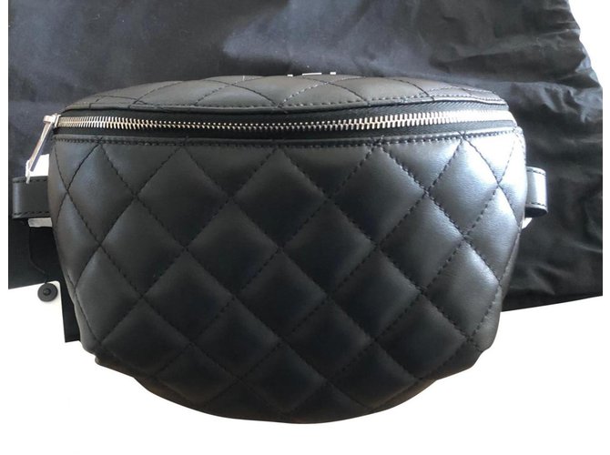 Chanel bum bag Black Leather ref.181991 - Joli Closet