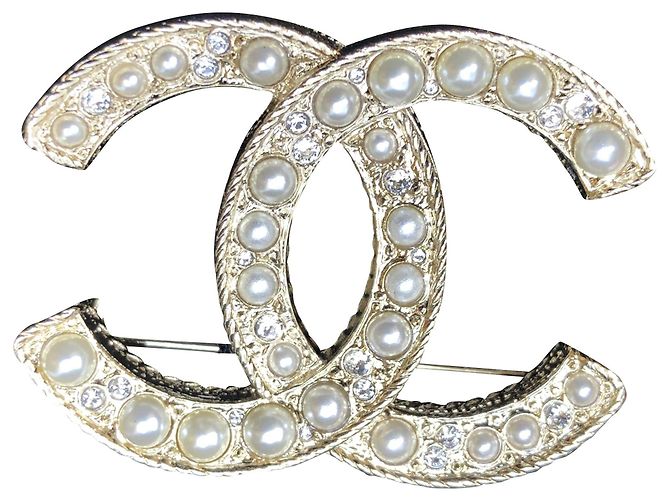 Chanel Pins e spille Metallo