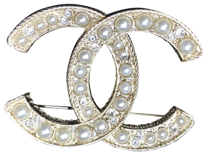 Chanel Pins & brooches Metal  ref.182037