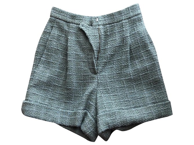 Chanel Pantalones cortos Verde oliva  ref.182047