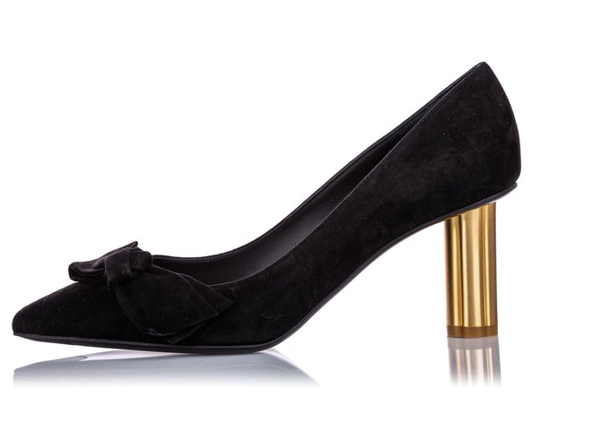 salvatore ferragamo black heels