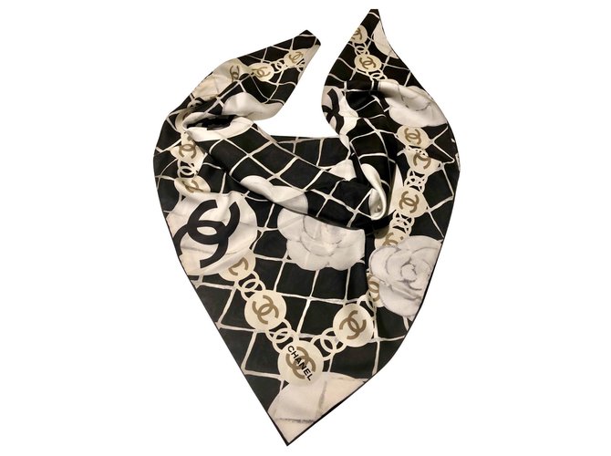 Black CHANEL scarf with camellias White Silk  ref.182422