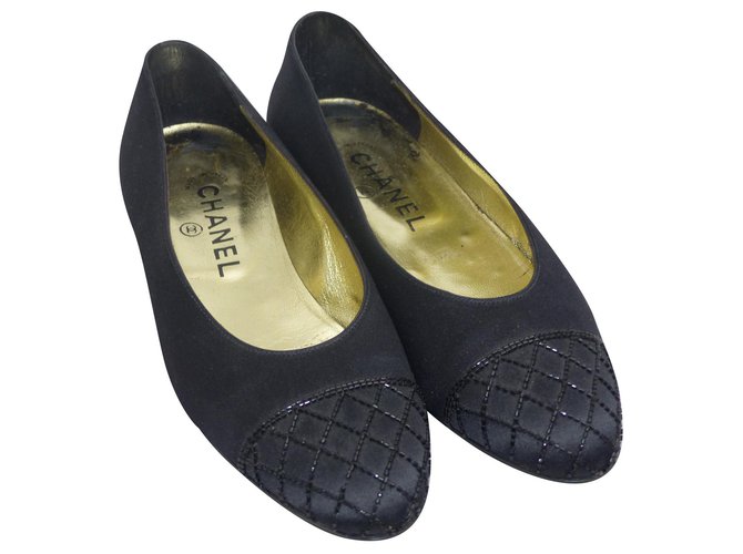 Chanel Zapatillas de ballet Negro Cuero Satén  ref.182872