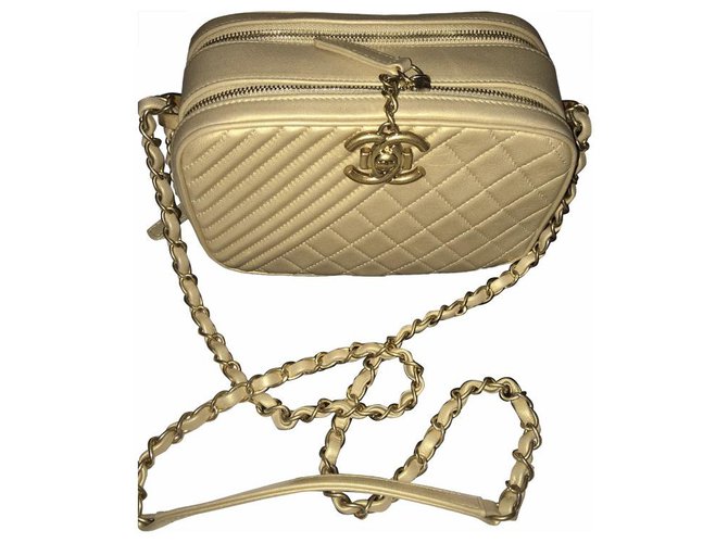 Chanel Handbags Golden Leather  ref.182946