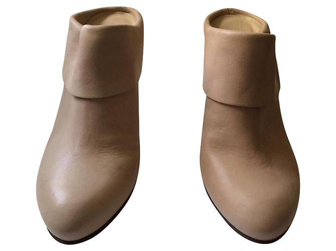 Janet & Janet Leather Heeled Clogs Beige Size 37