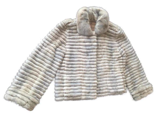 Fendi Jackets Beige Fur  ref.183189