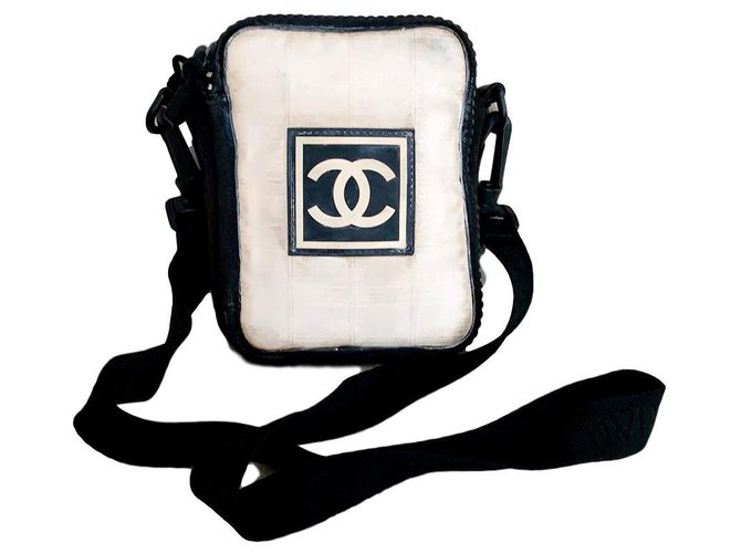 Chanel Linha de Esportes Preto Nylon  ref.183281
