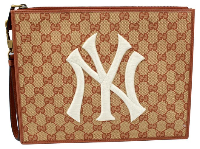Gucci clutch in monogram canvas – New York Yankees collection. Toile Beige  ref.183458