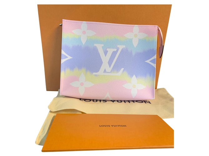 Louis Vuitton Pochette 26 Pink Cloth ref.183478 - Joli Closet