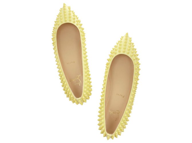 PIGALLE FLAT SPIKES PRIMAVERA 39,5 CHRISTIAN LOUBOUTIN Yellow Patent leather  ref.183618