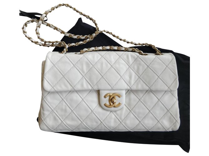 Chanel Klassische Umhängetasche Creme Leder  ref.193918