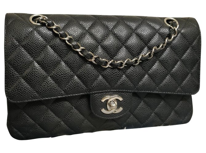 Chanel Bolso mediano con solapa forrada de caviar Negro Cuero  ref.184172