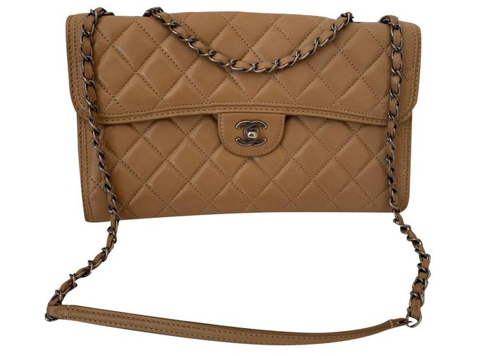 Timeless Chanel Bege Couro  ref.184254