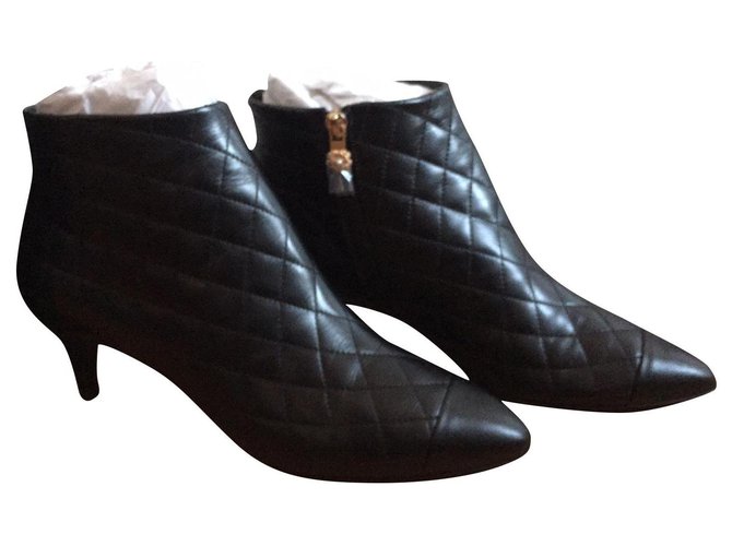 Chanel Ankle Boots Black Leather  ref.184277