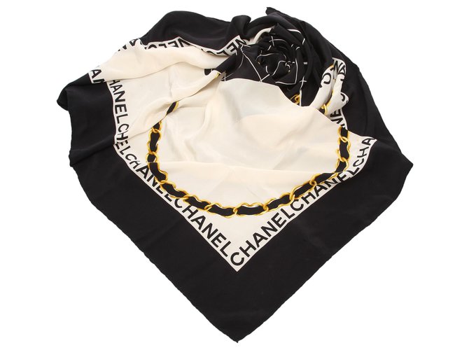 Chanel Bufanda de seda con estampado CC negro Dorado Paño  ref.184324