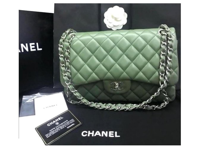 Timeless Chanel Jumbo classic lined flap bag Olive green Leather  ref.184335