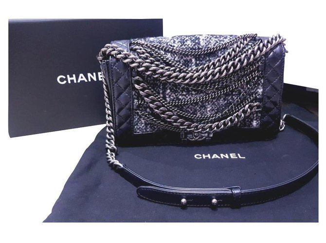 Chanel medium leather, tweed and chain boy bag Black Cloth  ref.184558