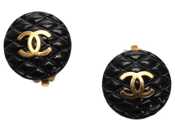 Orecchini a clip trapuntati CC neri Chanel Nero D'oro Metallo  ref.184665