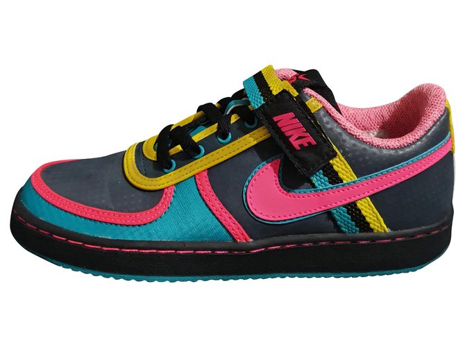 Nike sneakers Polyester Multicolore  ref.184790