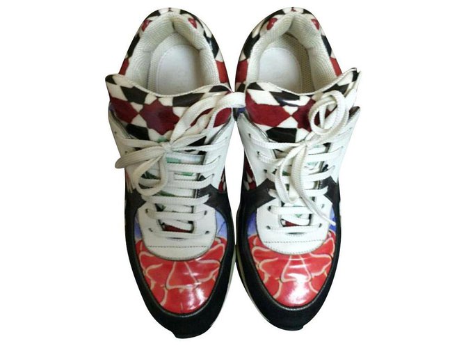Chanel Sneakers Multiple colors Cloth  ref.184791