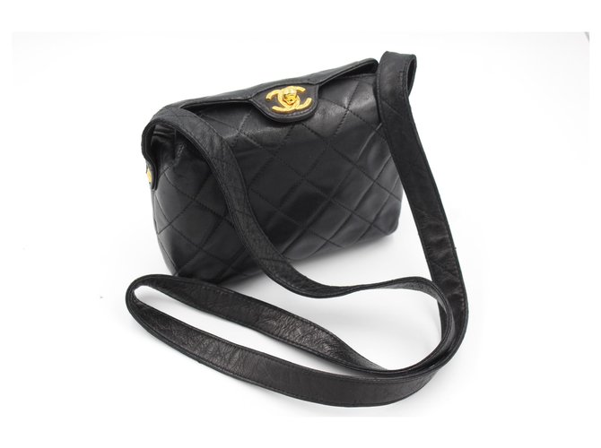 Chanel handbag in black lamb leather  ref.184863