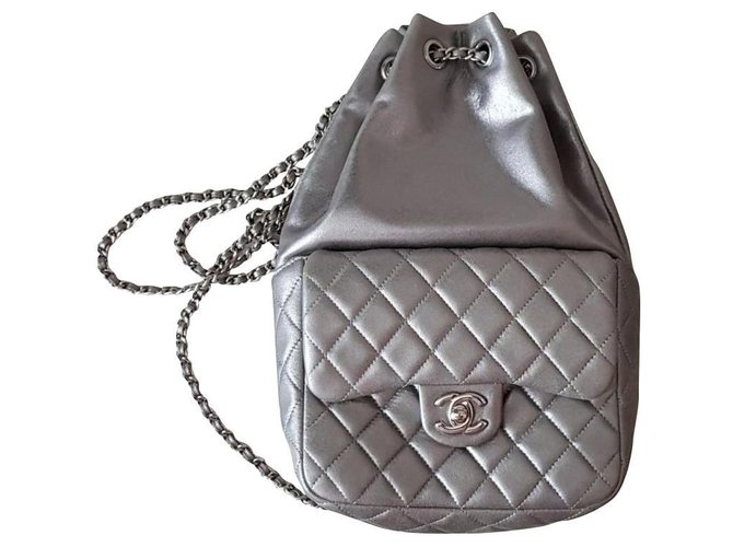 Chanel Backpacks Silvery Leather  ref.185105