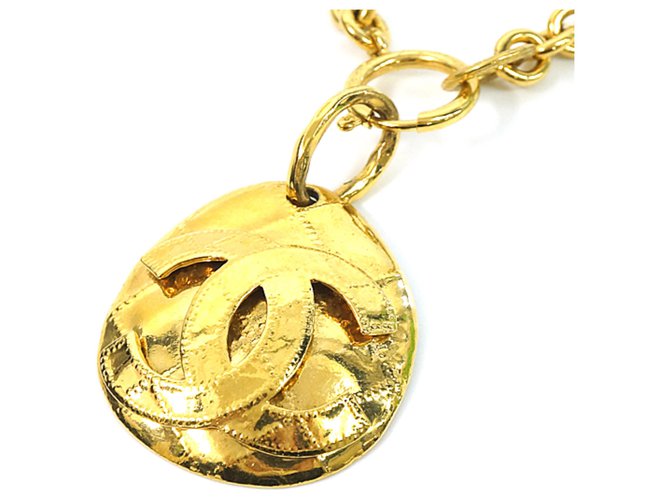 Chanel Gold CC Pendant Necklace Golden Metal  ref.185217