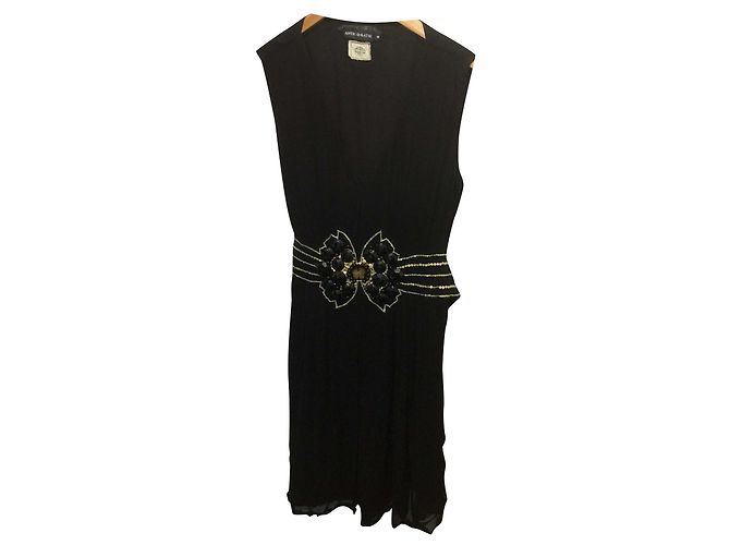 Abito Antik Batik in chiffon nero e oro con ricami D'oro