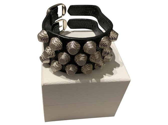 geni jeg er træt inch Balenciaga silver studded black leather cuff bracelet Silvery ref.185358 -  Joli Closet