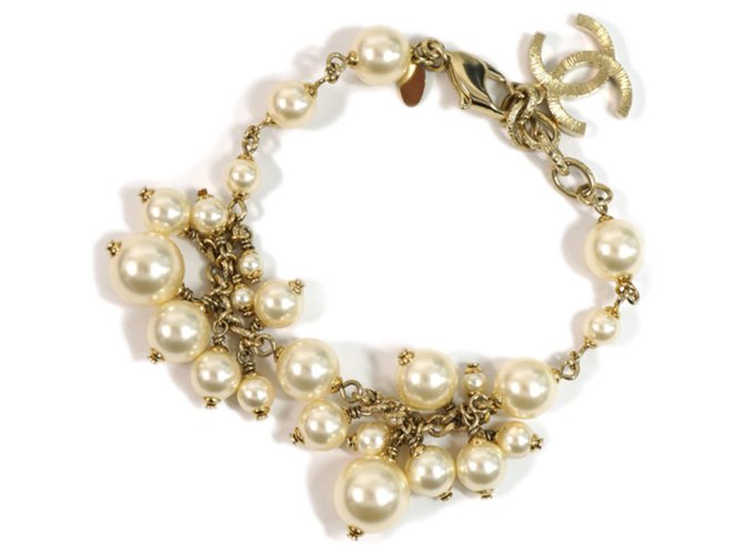 Bracciale Chanel in oro con strass in finta perla Bianco D'oro Metallo  ref.185425