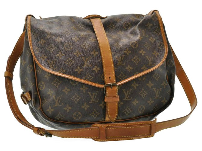 Louis Vuitton Monogram Canvas Saumur 35 Messenger Bag Louis Vuitton | The  Luxury Closet