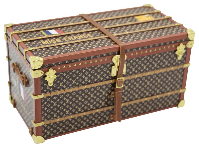 Louis Vuitton Caja de joyería pequeña coleccionable Mini baúl Castaño Madera  ref.185962