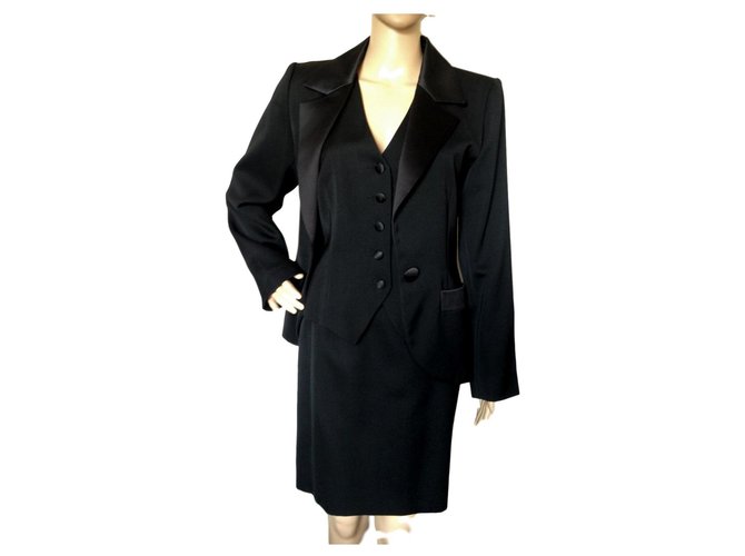 Yves Saint Laurent Skirt suit Black Wool  ref.186032