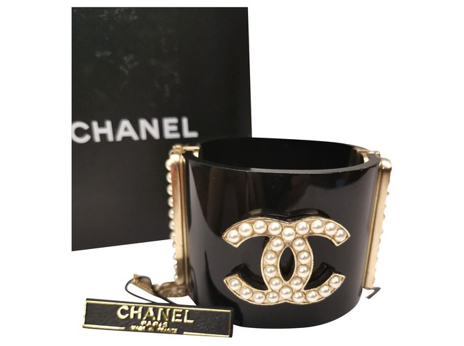 Bracelet manchette Chanel CC perle noire  ref.186379
