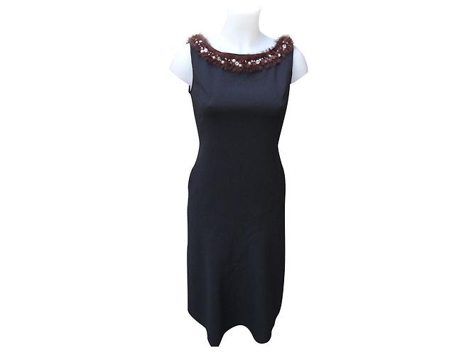 Vestido Blumarine de seda preto com bordado de pérolas e pele de coelho