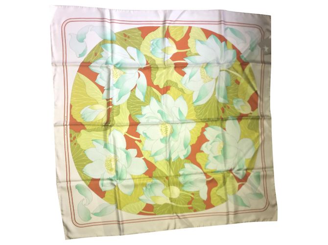 Lenço de seda Hermès Verde Laranja Amarelo Azul Fora de branco Azul claro
