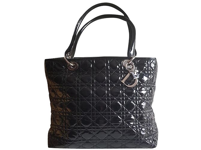 Bolso tote Dior de charol negro