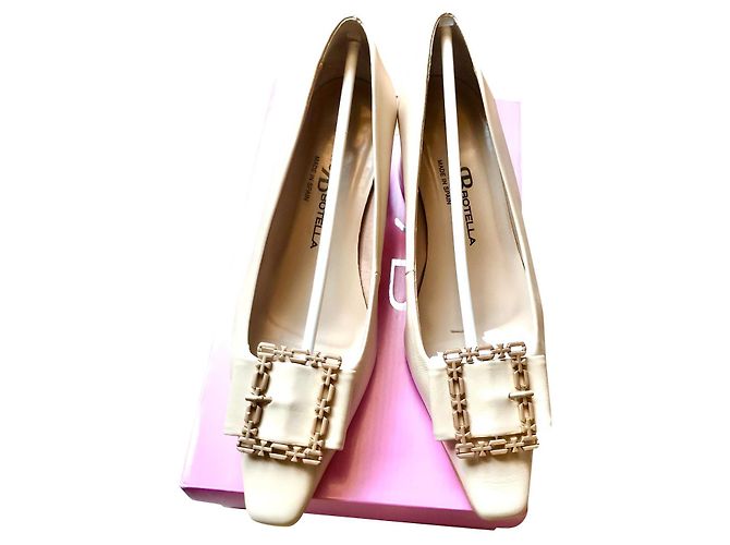 Autre Marque Roberto Botella Pumps aus Leder Beige 38