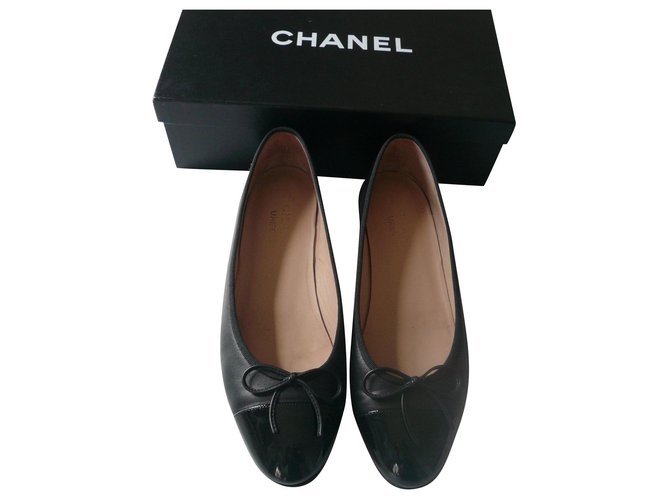 CHANEL Black leather ballerinas with patent leather tips very good condition T39C UNIFORM  ref.188213