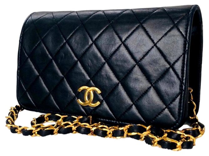 Chanel Small CC Matelasse Lambskin Flap Bag (SHG-DBYdA1) – LuxeDH