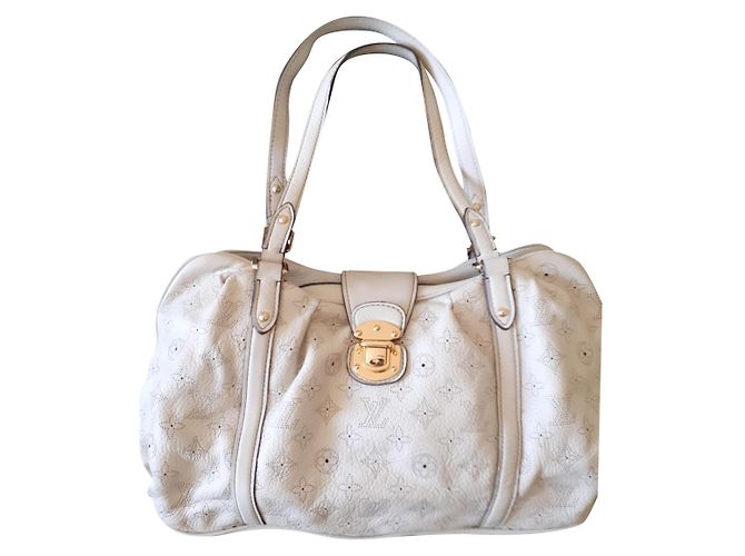 Bolsa Louis Vuitton Mahina de couro bege
