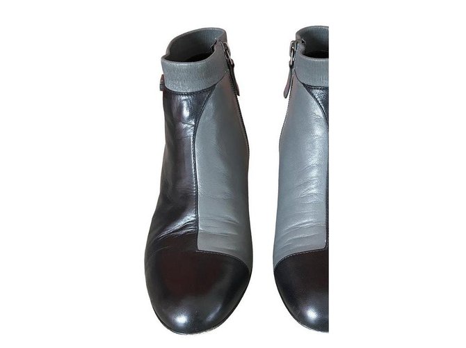 Chanel boots Cuir d'agneau Noir Gris  ref.188609