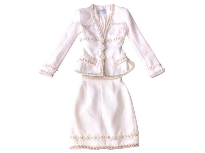 Chanel Skirt suit White Wool ref.188727 - Joli Closet