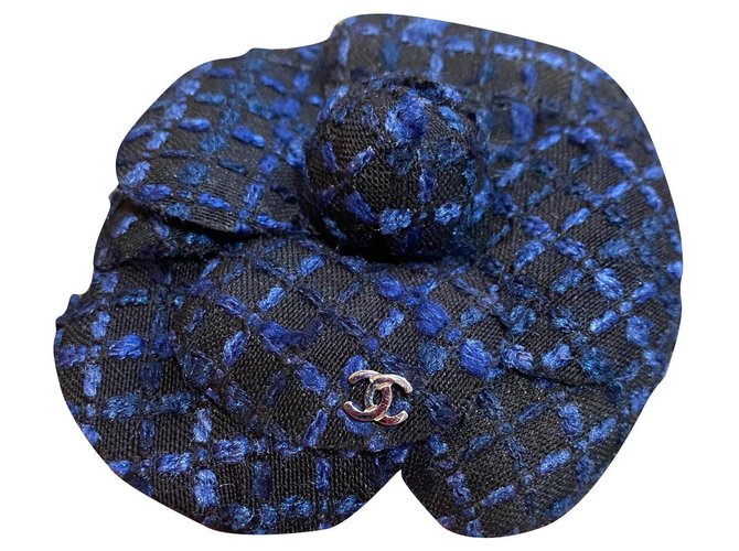 Chanel Broches et broches Tweed Noir Bleu  ref.188774