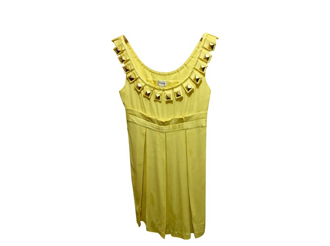 Temperley London Gelbes Temperley-Kleid mit goldenen Nieten Strahl Acetat  ref.189141